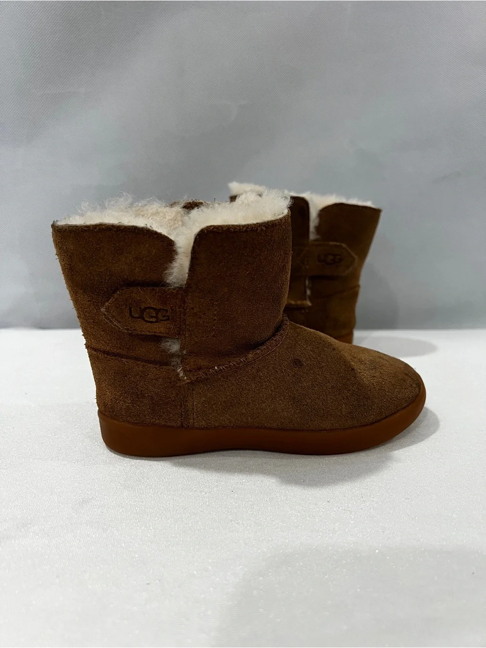UGG Kids Keelan Boots Size 9 Brown WOOL blend Lining